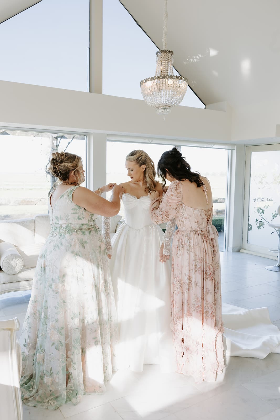 Blow Bar on Queen wedding gallery photo 8