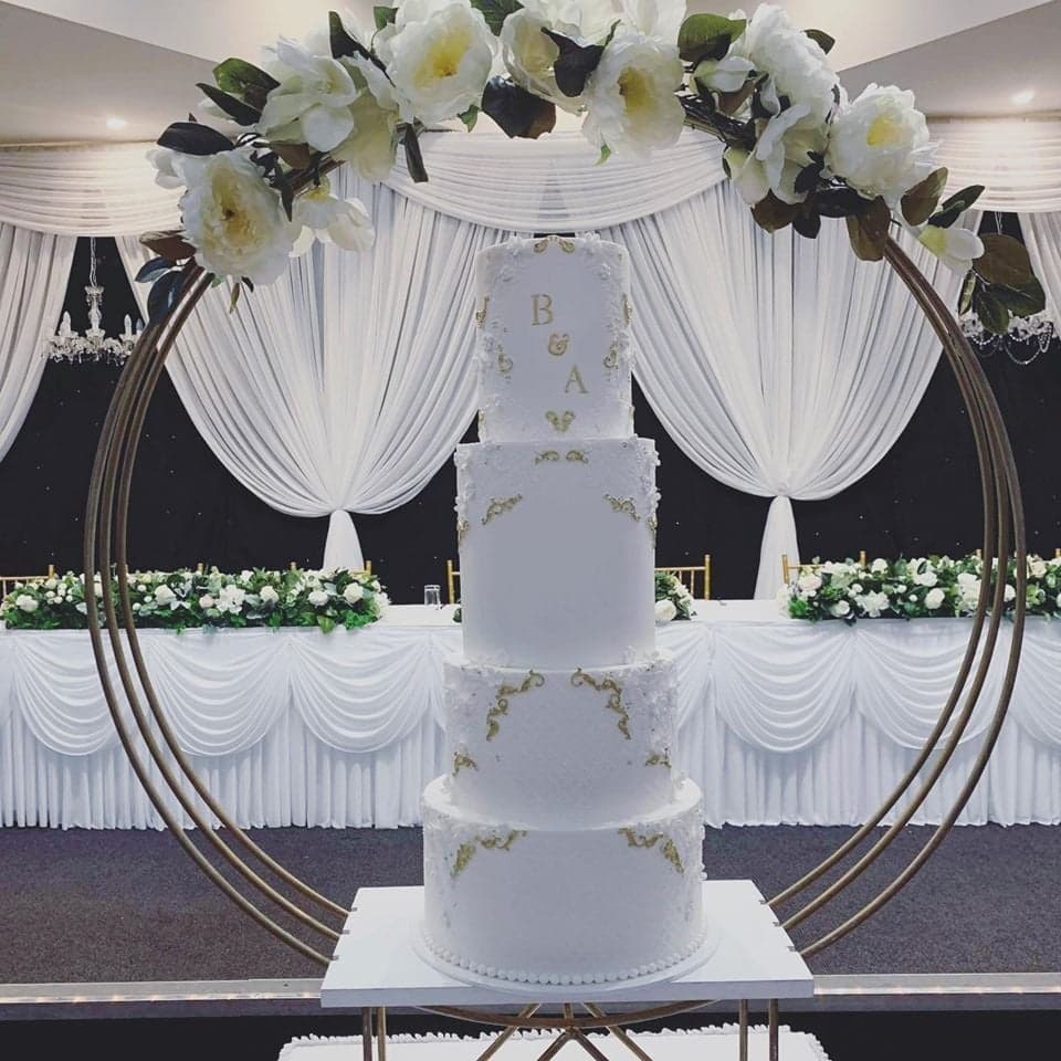 Lyons Den Cakes wedding photo