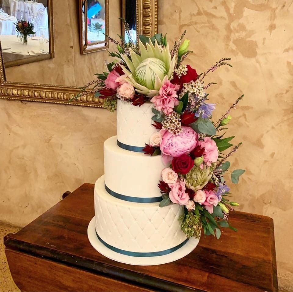 Lyons Den Cakes wedding photo