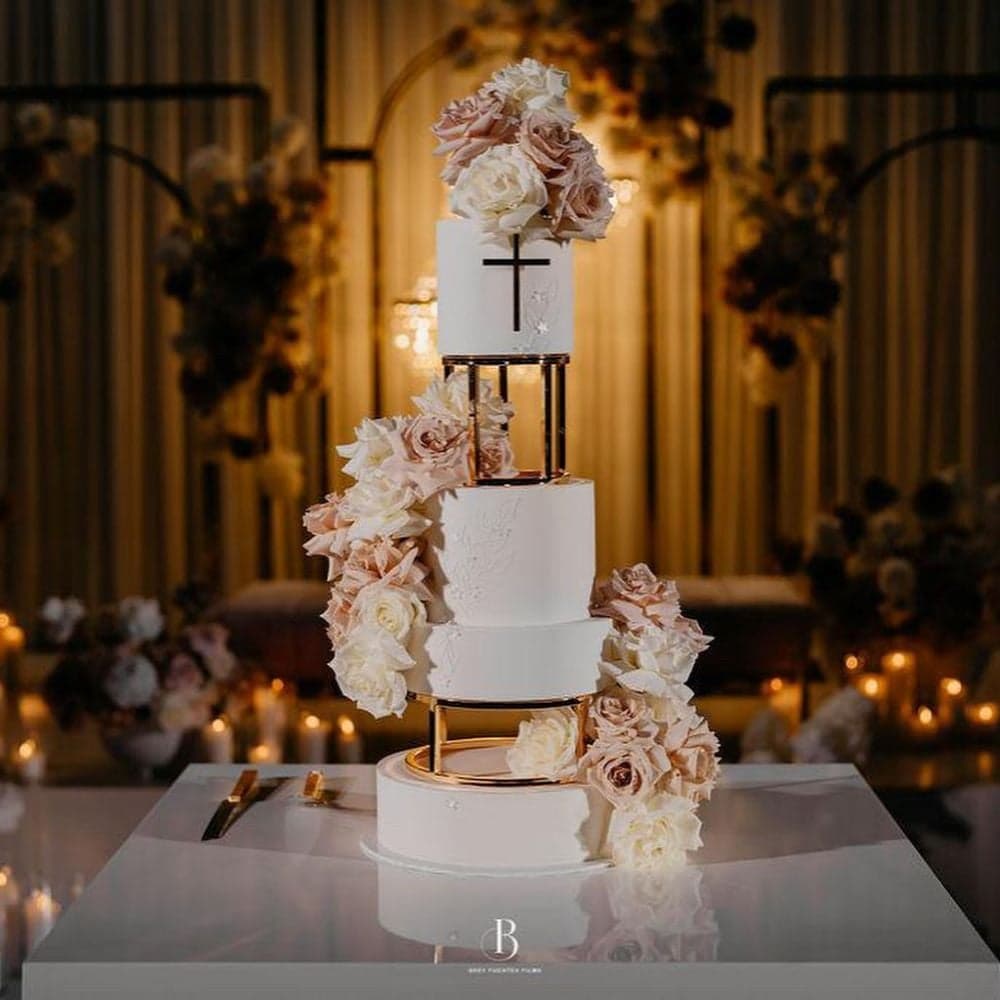 Lyons Den Cakes wedding photo