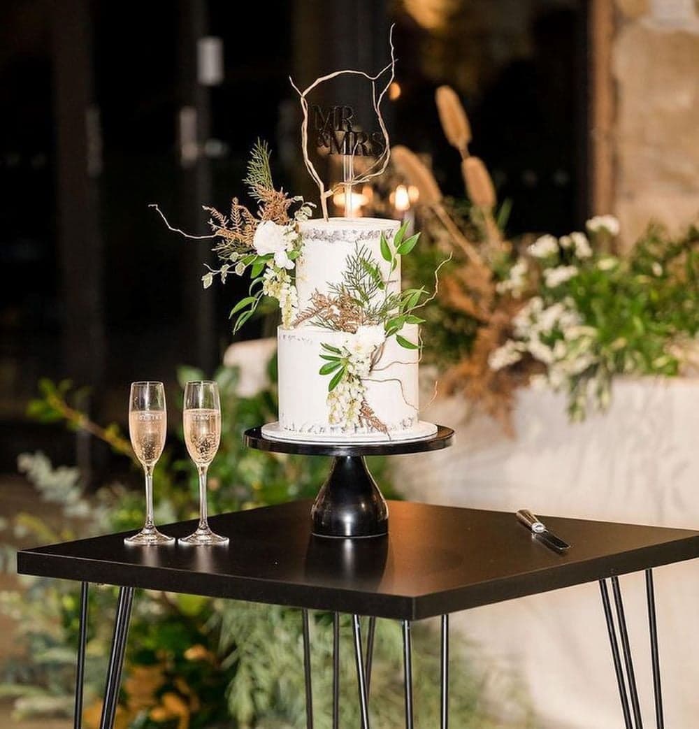 Lyons Den Cakes wedding photo