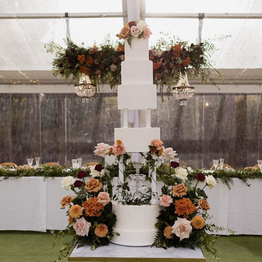 Lyons Den Cakes wedding photo