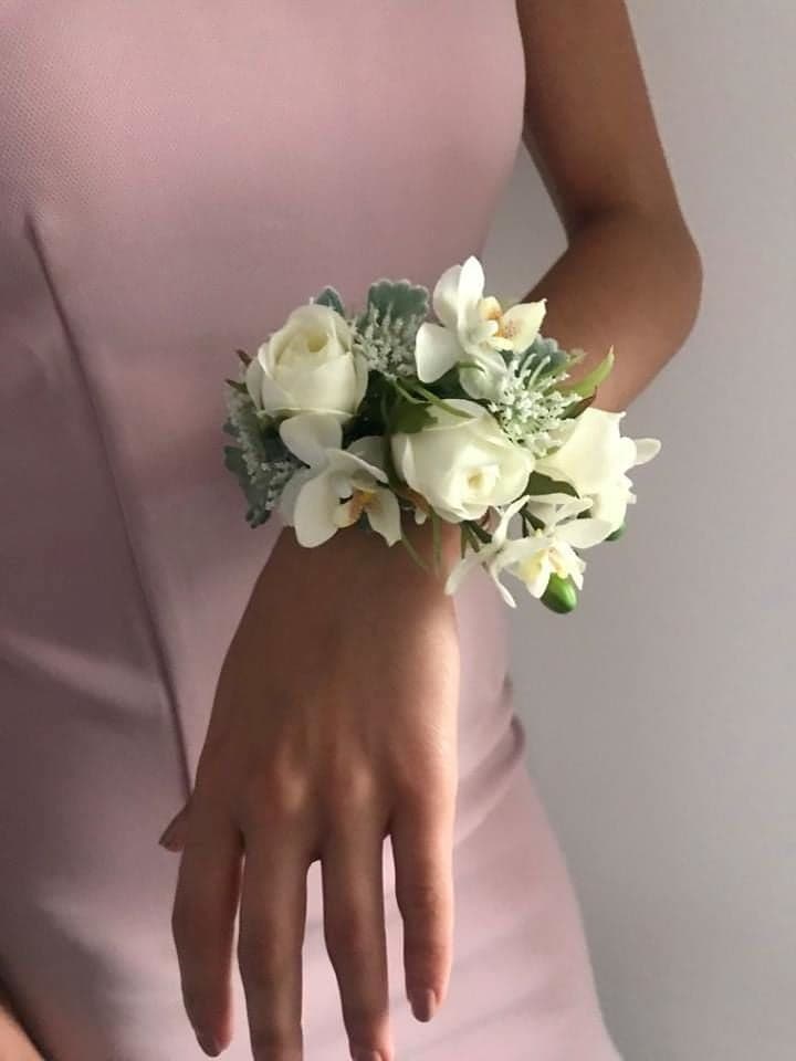 Borrowed Blooms wedding photo