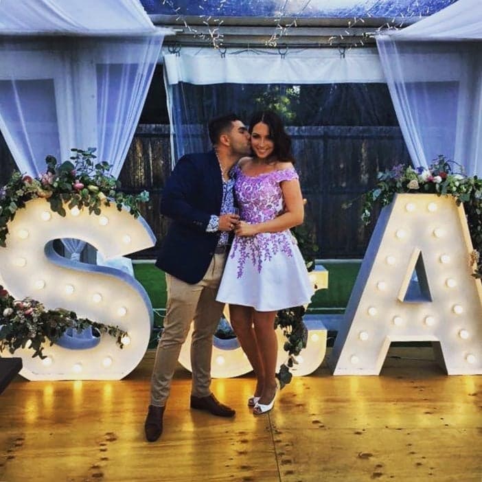 XL LETTERS wedding photo