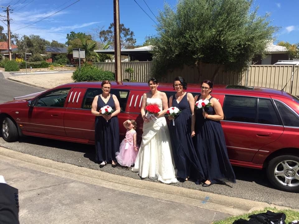 Red Limos Adelaide wedding photo