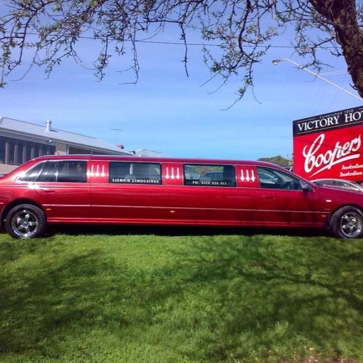Red Limos Adelaide wedding photo
